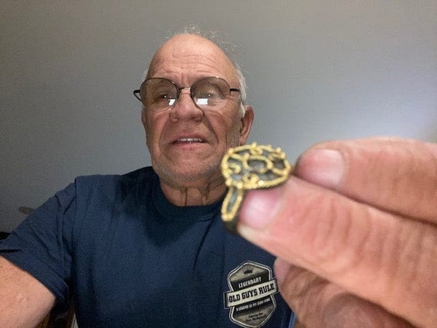 Beach Metal Detector finds a 1700's gold ring
